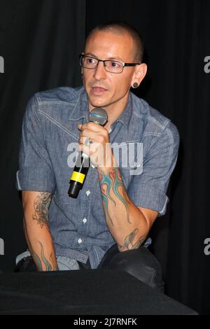 LOS ANGELES - 18 JUIN : Linkin Park, Chester Bennington à la cérémonie d'intronisation du Linkin Park Rockwalk au Guitar Center le 18 juin 2014 à Los Angeles, CA Banque D'Images