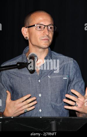 LOS ANGELES - 18 JUIN : Linkin Park, Chester Bennington à la cérémonie d'intronisation du Linkin Park Rockwalk au Guitar Center le 18 juin 2014 à Los Angeles, CA Banque D'Images