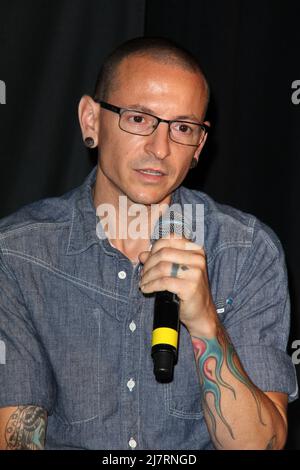 LOS ANGELES - 18 JUIN : Linkin Park, Chester Bennington à la cérémonie d'intronisation du Linkin Park Rockwalk au Guitar Center le 18 juin 2014 à Los Angeles, CA Banque D'Images