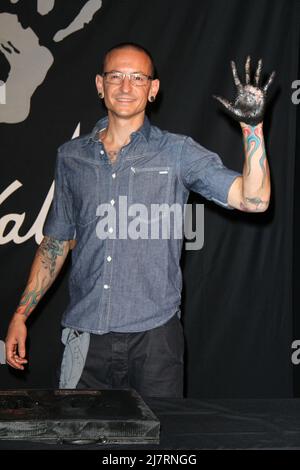 LOS ANGELES - 18 JUIN : Linkin Park, Chester Bennington à la cérémonie d'intronisation du Linkin Park Rockwalk au Guitar Center le 18 juin 2014 à Los Angeles, CA Banque D'Images