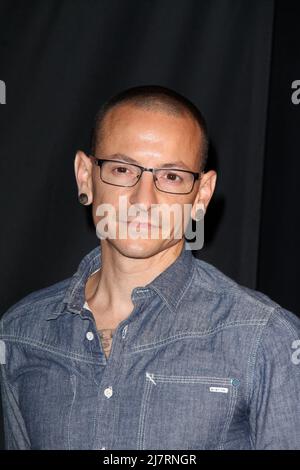 LOS ANGELES - 18 JUIN : Linkin Park, Chester Bennington à la cérémonie d'intronisation du Linkin Park Rockwalk au Guitar Center le 18 juin 2014 à Los Angeles, CA Banque D'Images