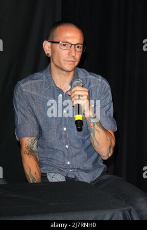 LOS ANGELES - 18 JUIN : Linkin Park, Chester Bennington à la cérémonie d'intronisation du Linkin Park Rockwalk au Guitar Center le 18 juin 2014 à Los Angeles, CA Banque D'Images