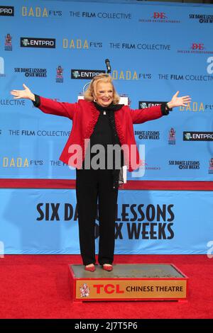 LOS ANGELES - DEC 5: Gena Rowlands à la cérémonie d'impression des mains et des pieds de Gena Rowlands au TCL Chinese Theatre le 5 décembre 2014 à Los Angeles, CA Banque D'Images