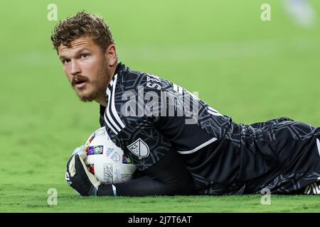 10 mai 2022 : le gardien de but D'Orlando City MASON STAJDUHAR (31) fait une économie lors du match Orlando City SC vs Philadelphia Union au stade Exploria d'Orlando, FL, le 10 mai 2022. (Image de crédit : © Cory Knowlton/ZUMA Press Wire) Banque D'Images