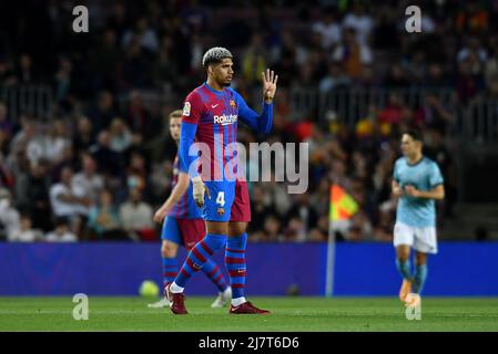 Barcelone, Espagne, 10/05/2022, FC BARCELONE/RC CELTA Barcelone, Espagne.10 mai 2022. Ronald Araujo (4) du FC Barcelone pendant le match espagnol de la Liga entre le FC Barcelone et le RC Celta au stade Camp Nou. Banque D'Images