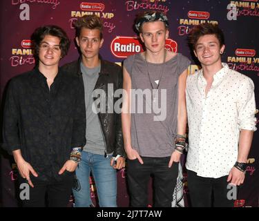 LOS ANGELES - 22 NOVEMBRE : les VAMPS à l'anniversaire VIP de la famille de radio Disney au Club Nokia le 22 novembre 2014 à Los Angeles, CA Banque D'Images