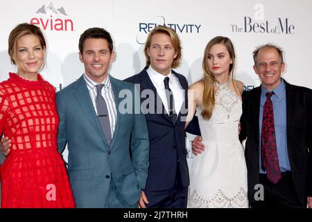 LOS ANGELES - OCT 7 : Michelle Monaghan, James Marsden, Luke Bracey, Liana Liberato, Michael Hoffman au 'le meilleur de moi' LA première au Regal 14 Theatres le 7 octobre 2014 à Los Angeles, CA Banque D'Images