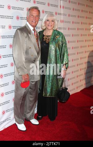 LOS ANGELES - octobre 23 : Pat Boone, Shirley Boone au Red Star ball des amis américains de Magen David Adom à l'hôtel Beverly Hilton le 23 octobre 2014 à Beverly Hills, CA Banque D'Images