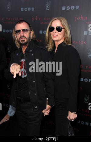 LOS ANGELES - SEP 21 : Ringo Starr, Barbara Bach à John Varvatos et Ringo Starr célèbrent la Journée internationale de la paix à John Varvatos le 21 septembre 2014 à West Hollywood, CA Banque D'Images