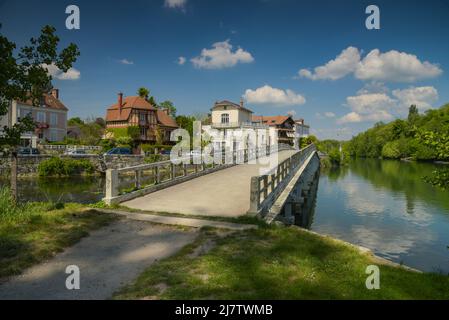 Vue sur la ville de Samois sur Seine en Seine et Marne en France Banque D'Images