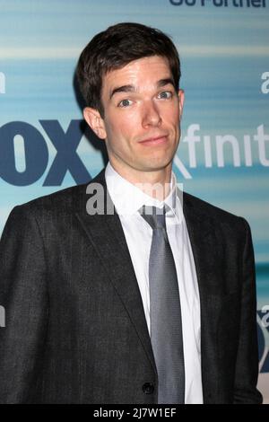 LOS ANGELES - SEP 8 : John Mulaney au Fox Fall Eco-Casino 2014 au Bungalow le 8 septembre 2014 à Santa Monica, CA Banque D'Images