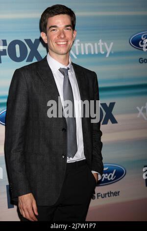 LOS ANGELES - SEP 8 : John Mulaney au Fox Fall Eco-Casino 2014 au Bungalow le 8 septembre 2014 à Santa Monica, CA Banque D'Images