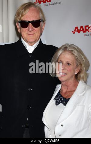 LOS ANGELES - AOÛT 1: T. Bone Burnett, Callie Khouri au déjeuner AARP IHO Jeff Bridges au Spago le 1 août 2014 à Beverly Hills, CA Banque D'Images