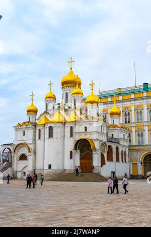 Moscou, Russie - 10 avril 2022 : à l'intérieur du mur du Kremlin - Ivan la Grande Tour de la cloche à Moscou, Russie Banque D'Images