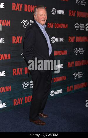 LOS ANGELES - JUL 9 : Jon Voight à la première fête de la saison 2 de 'Ray Donovan' à la Malibu de Nobu le 9 juillet 2014 à Malibu, CA Banque D'Images