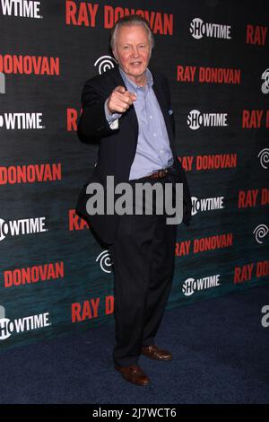 LOS ANGELES - JUL 9 : Jon Voight à la première fête de la saison 2 de 'Ray Donovan' à la Malibu de Nobu le 9 juillet 2014 à Malibu, CA Banque D'Images