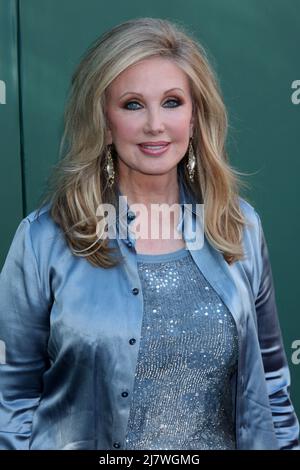 LOS ANGELES - JUL 8: Morgan Fairchild à la Crown Media Networks juillet 2014 TCA Party à la propriété privée le 8 juillet 2014 à Beverly Hills, CA Banque D'Images