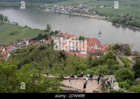 Le Felsenburg a été construit par les Kuenringers au milieu du 12th siècle. Azzo von Gobatsburg, progéniteur des Kuenringers, acquiert la zone A. Banque D'Images