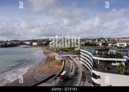 Vue sur le front de mer de Torquay et Abbey Park, Devon, Royaume-Uni Banque D'Images