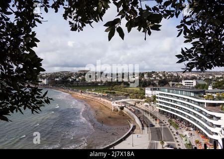 Vue sur le front de mer de Torquay et Abbey Park, Devon, Royaume-Uni Banque D'Images