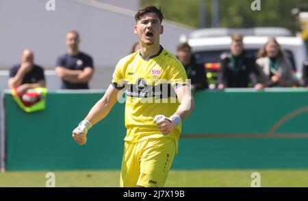 Duisburg, Allemagne. 08th mai 2022. Firo: 05/08/2022 Fuvuball, football, jeunesse, saison 2021/2022, U 17, U17 championnat allemand des B juniors FC Schalke 04 - VfB Stuttgart jubilation, VfB goalwart Dennis Seimen crédit: dpa/Alay Live News Banque D'Images