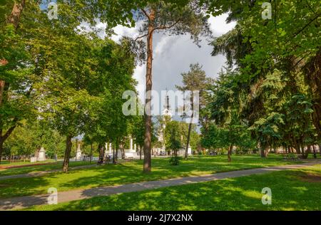 Cathédrale de Bjelovar de Teresa d'Avila vue depuis le parc central Banque D'Images