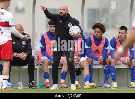 Duisburg, Allemagne. 08th mai 2022. Firo: 05/08/2022 Fuvuball, football, jeunesse, saison 2021/2022, U 17, U17 Championnat d'Allemagne des B juniors FC Schalke 04 - VfB Stuttgart Schalke Trainer Onur Cinel crédit: dpa/Alay Live News Banque D'Images