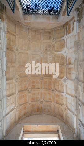 Portugal, province de Beira Litoral, Coimbra, la Porta Férrea (la porte du Palais historique de l'Université de Coimbra) montrant le plafond Banque D'Images