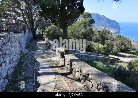 Capri – Tratto di via Tiberio slendendo da Villa Jovis Banque D'Images