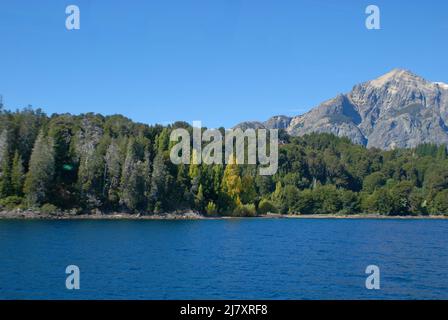 Vue panoramique sur le lac Nahuel Huapi en Argentine Banque D'Images