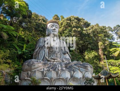 Bouddha de pierre qui est situé au Temple de Chin Swee Caves, Genting Highlands. Banque D'Images