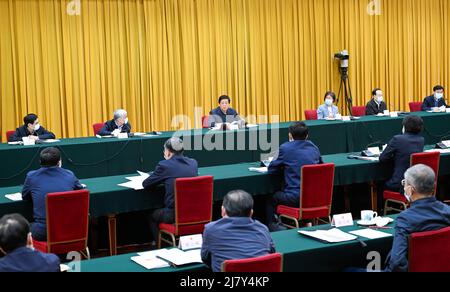 Pékin, Chine. 11th mai 2022. Li Zhanshu, membre du Comité permanent du Bureau politique du Comité central du Parti communiste de Chine et président du Comité permanent du Congrès populaire national, s'adresse à un colloque sur l'état de droit pour la protection des zones humides à Beijing, capitale de la Chine, le 11 mai 2022. Credit: Zhang Ling/Xinhua/Alay Live News Banque D'Images