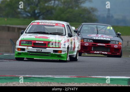 David Tomlin, Ford Sierra RS500, Simon Garrad, Nissan Skyline R32, Une course d'une heure avec la possibilité d'un deuxième pilote dans des salons emblématiques et de tournée ca Banque D'Images