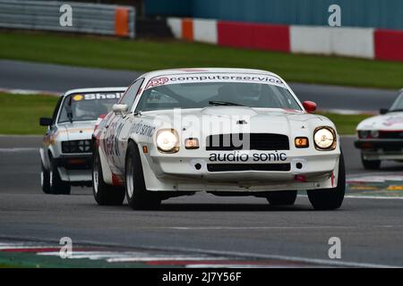 James Thorpe, Sean McInerney, Chevrolet Camaro Z28, Une course d'une heure avec la possibilité d'un deuxième pilote dans les berlines emblématiques et les pilotes de voitures de tourisme qui c Banque D'Images