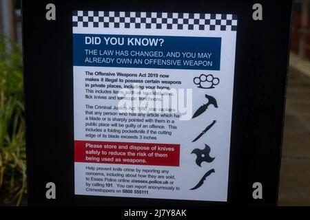 Brentwood Essex 11th mai 2022 la police d'Essex a lancé une amnistie sur les couteaux dans tout l'Essex, parallèlement au déploiement d'une nouvelle image de marque sur les boîtes à couteaux placées dans 14 sites du comté. Sur la photo se trouve le bac à couteaux du bureau de police de Brentwood. Crédit : Ian Davidson/Alay Live News Banque D'Images