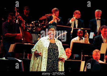 Jessye Norman répète pour des représentations de JESSYE NORMAN : THE SACRED ELLINGTON au Barbican Theatre, Londres EC2 les 29 et 31/07/1999 un concert du Centenaire d'Ellington présentant les chansons sacrées de Duke Ellington Banque D'Images