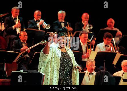 Jessye Norman répète pour des représentations de JESSYE NORMAN : THE SACRED ELLINGTON au Barbican Theatre, Londres EC2 les 29 et 31/07/1999 un concert du Centenaire d'Ellington présentant les chansons sacrées de Duke Ellington Banque D'Images