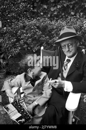 James Joyce et le petit-fils Stephen Banque D'Images