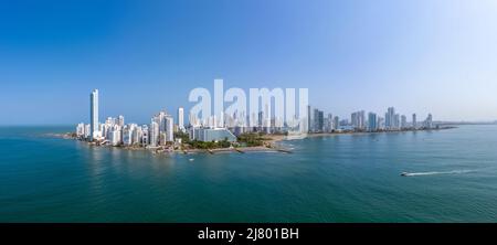 Les gratte-ciels modernes dans la Cartagena de Indias en Colombie sur la côte des Caraïbes de l'Amérique du Sud. Vue aérienne du quartier de Bocagrande Banque D'Images