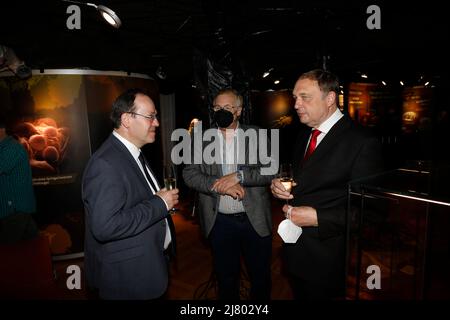 Generaldirektor der Senckenberg Gesellschaft Prof. Dr. Klement Tockner und Prof. Willi Xylander BEI der Ausstellungseröffnung 'die dünne Haut der Erde Banque D'Images