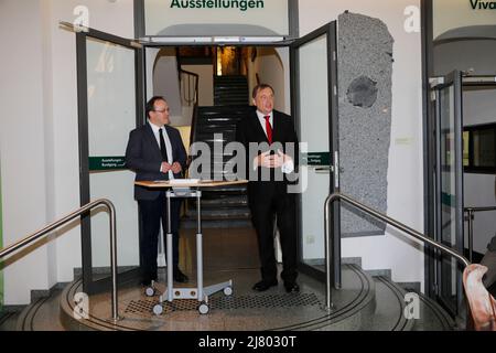 Generaldirektor der Senckenberg Gesellschaft Prof. Dr. Klement Tockner und Prof. Willi Xylander BEI der Ausstellungseröffnung 'die dünne Haut der Erde Banque D'Images