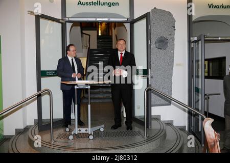 Generaldirektor der Senckenberg Gesellschaft Prof. Dr. Klement Tockner und Prof. Willi Xylander BEI der Ausstellungseröffnung 'die dünne Haut der Erde Banque D'Images