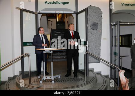 Generaldirektor der Senckenberg Gesellschaft Prof. Dr. Klement Tockner und Prof. Willi Xylander BEI der Ausstellungseröffnung 'die dünne Haut der Erde Banque D'Images