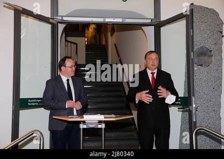 Generaldirektor der Senckenberg Gesellschaft Prof. Dr. Klement Tockner und Prof. Willi Xylander BEI der Ausstellungseröffnung 'die dünne Haut der Erde Banque D'Images