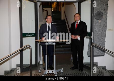 Generaldirektor der Senckenberg Gesellschaft Prof. Dr. Klement Tockner und Prof. Willi Xylander BEI der Ausstellungseröffnung 'die dünne Haut der Erde Banque D'Images