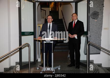 Generaldirektor der Senckenberg Gesellschaft Prof. Dr. Klement Tockner und Prof. Willi Xylander BEI der Ausstellungseröffnung 'die dünne Haut der Erde Banque D'Images