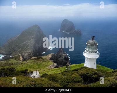 Vue aérienne du phare et de l'océan de Cape Brett, Bay of Islands, North Island, Nouvelle-Zélande Banque D'Images