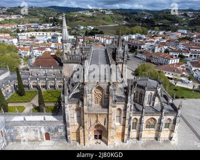 Vue aérienne du monastère de Batalha dans le centre du Portugal, en Europe Banque D'Images