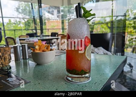 Boisson aux fruits de la glace Kocktail au Cafe BSD City Serpong, Indonésie Banque D'Images