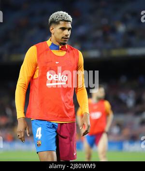 Sabadell, Barcelone, Espagne. 10th mai 2022. Barcelone Espagne 10.05.2022 Ronald Araujo (FC Barcelone) regarde pendant la Liga Santander entre le FC Barcelone et Celta Vigo au Camp Nou le 10 mai 2022 à Barcelone. (Image de crédit : © Xavi Urgeles/ZUMA Press Wire) Banque D'Images